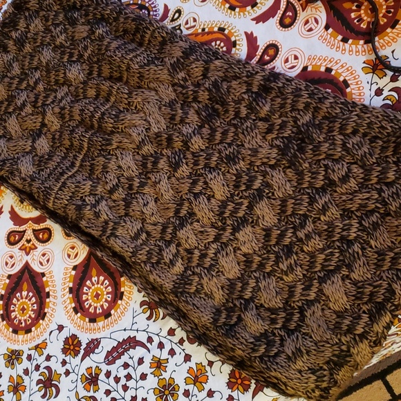 NWOT INFINITY Cable Knit Scarf. Infinity loop. 56" Unisex - Picture 2 of 5